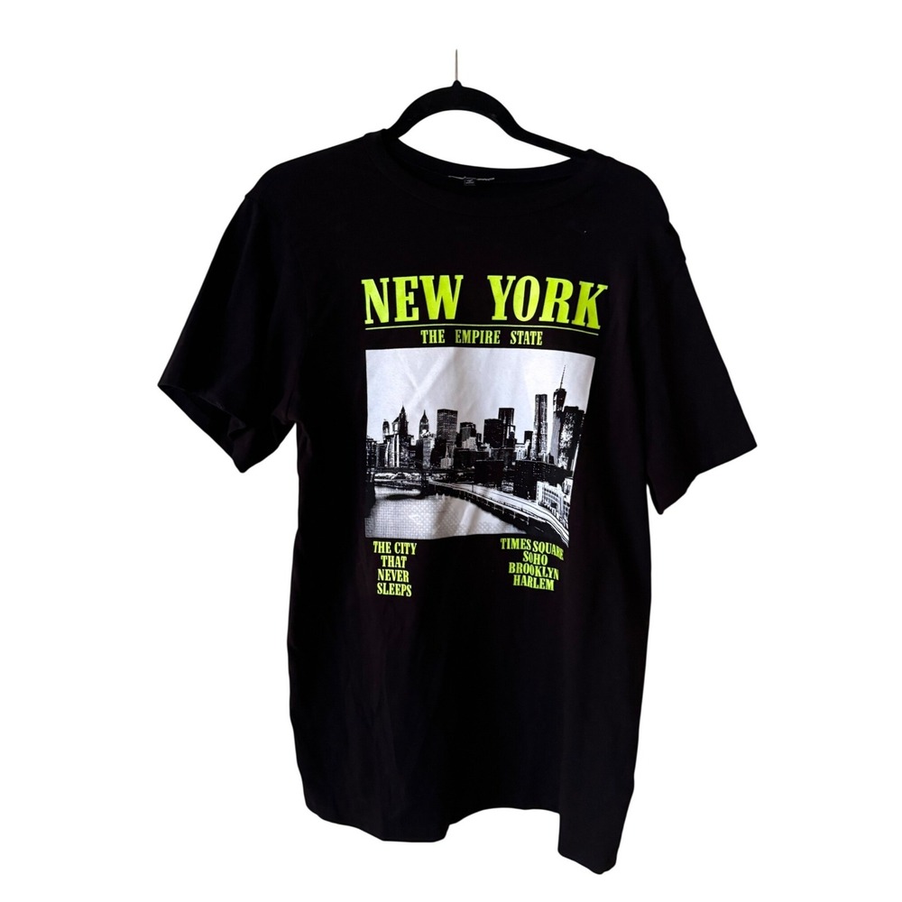 Fashion Nova Men's Black NYC Skyline Neon Green Graphic T-Shirt Size Medium